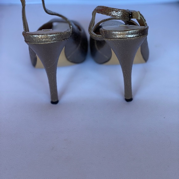 BCBGMAXAZRIA ✨champagne 3” heels ✨size 5.5 - Picture 2 of 2